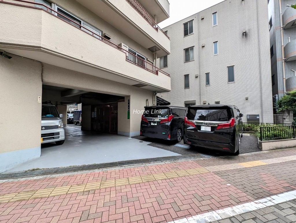 エクセル西池　駐車場出入口